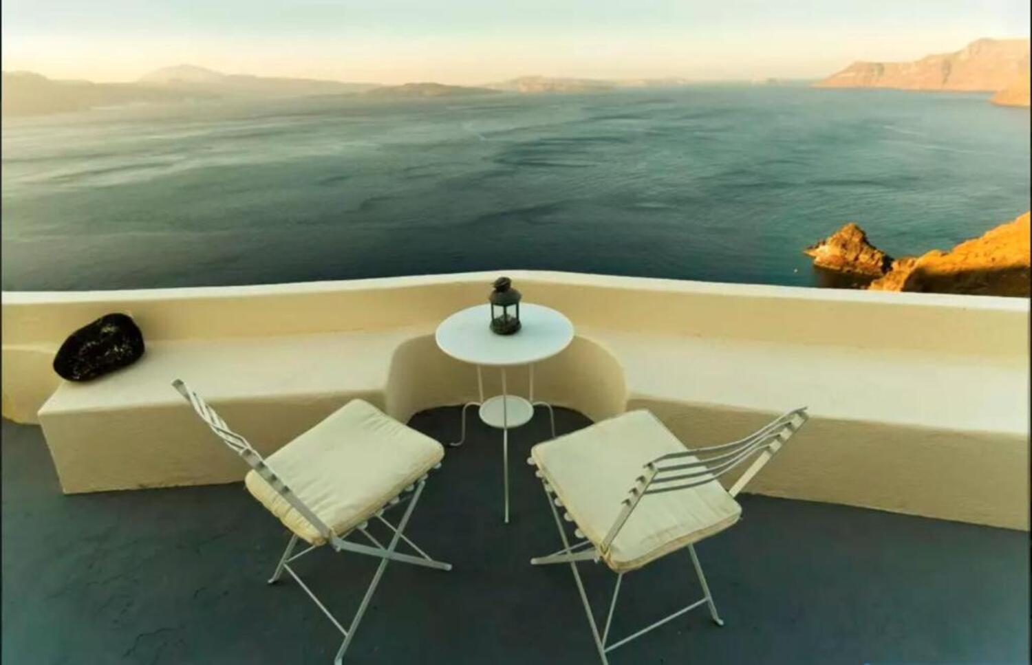Hanging At The Top Of The World Apartment Oia  Exterior photo